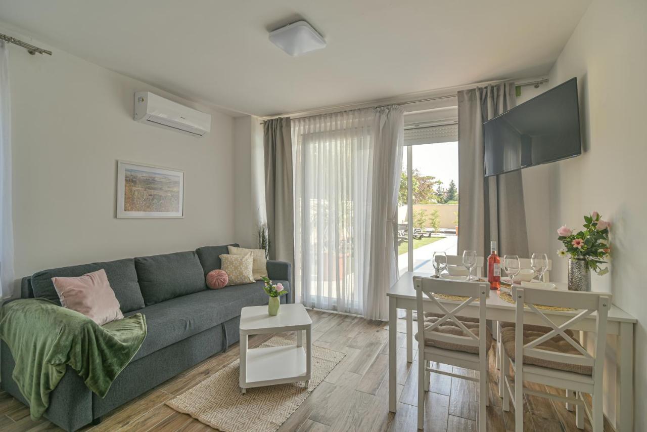 Happy Apartments Balatonlelle Exterior photo